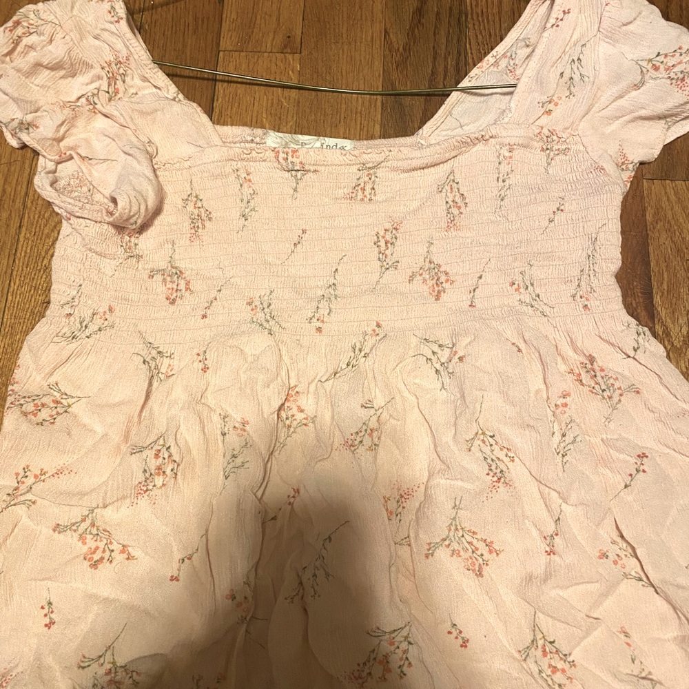 Rewind Women's Pink Floral Crepe Elastic Smocked Short Sleeve Top